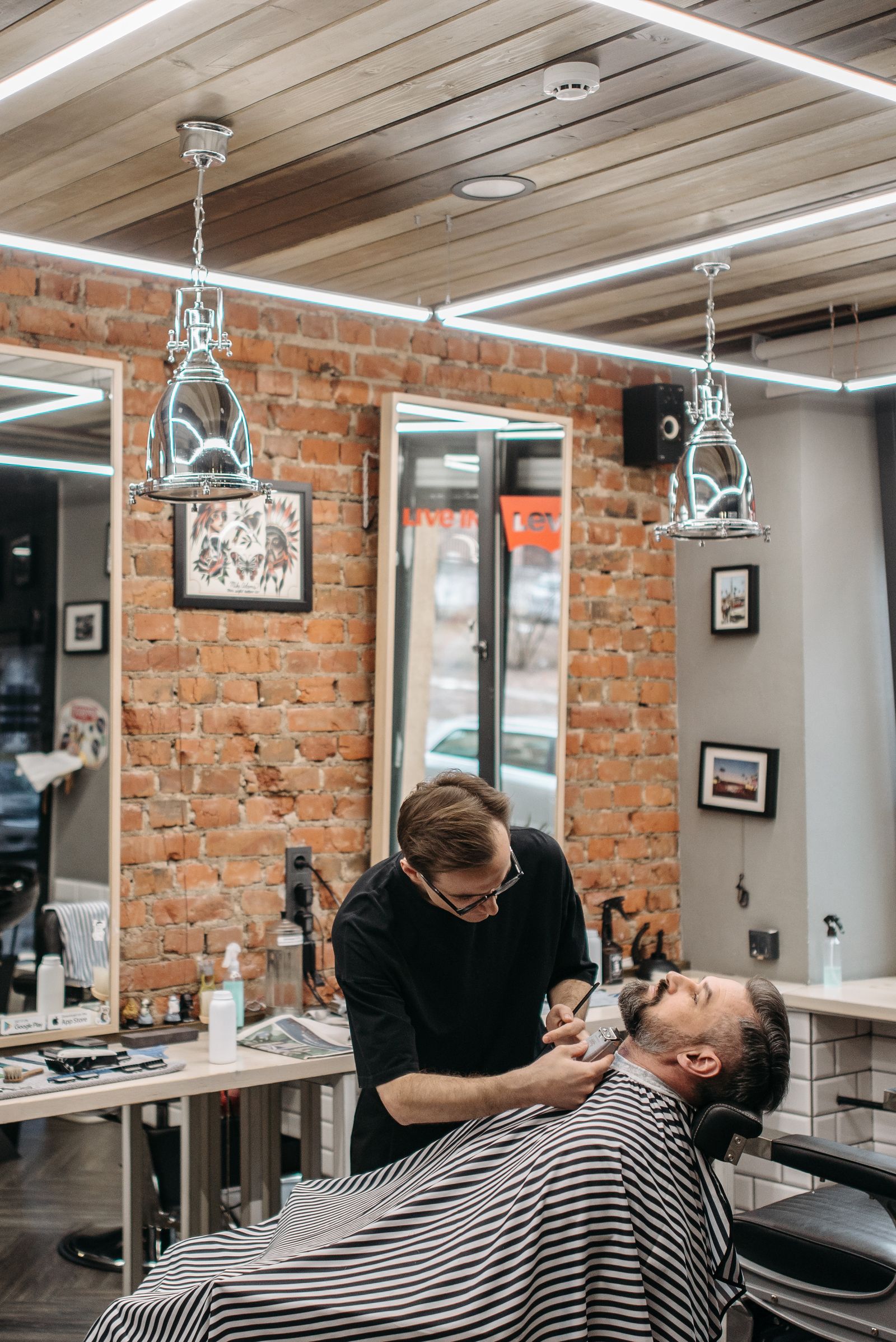 Classic men's haircut barber shop — frame architect 7 face shapes
