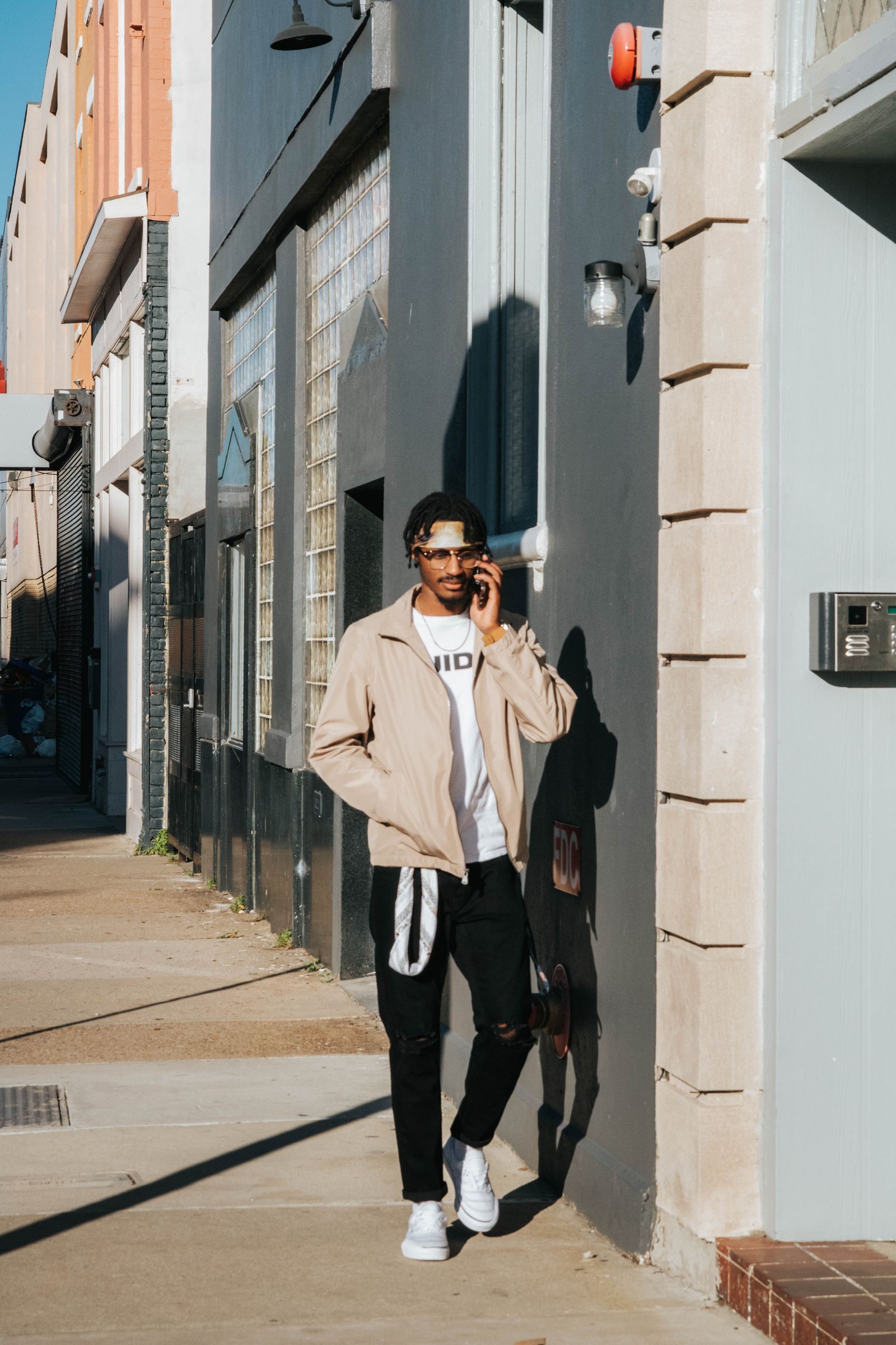 Urban smartphone dating app — Tinder playbook step by step