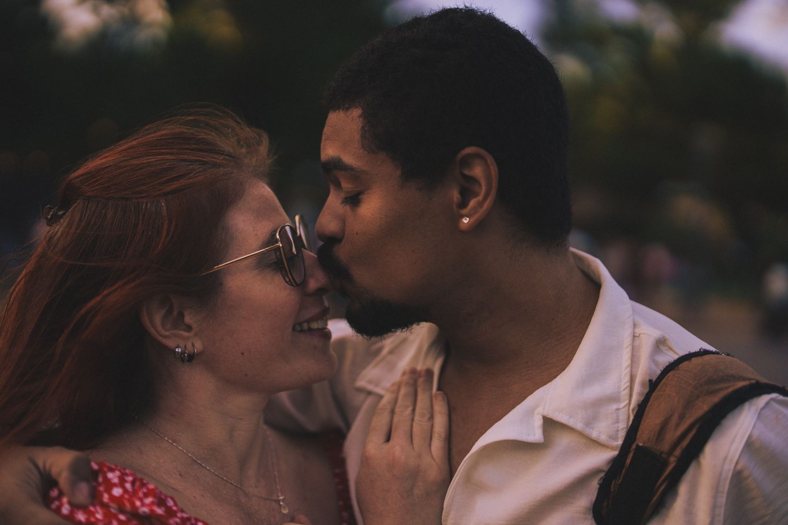 Couple kiss sunset — 3-question unlock communication first intimacy